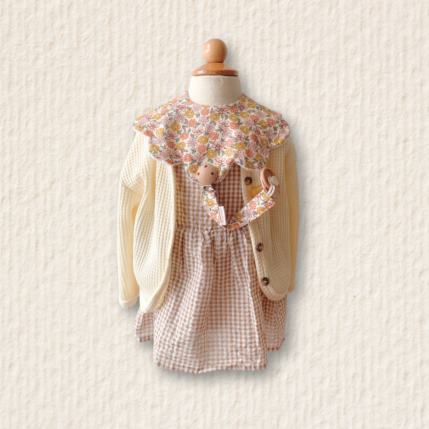 Scalloped Bib - Chestnut