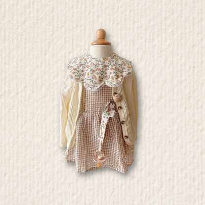 Scalloped Bib - Willow